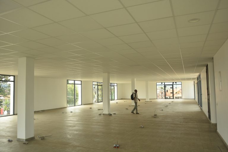 Plafond modernes et Carreaux